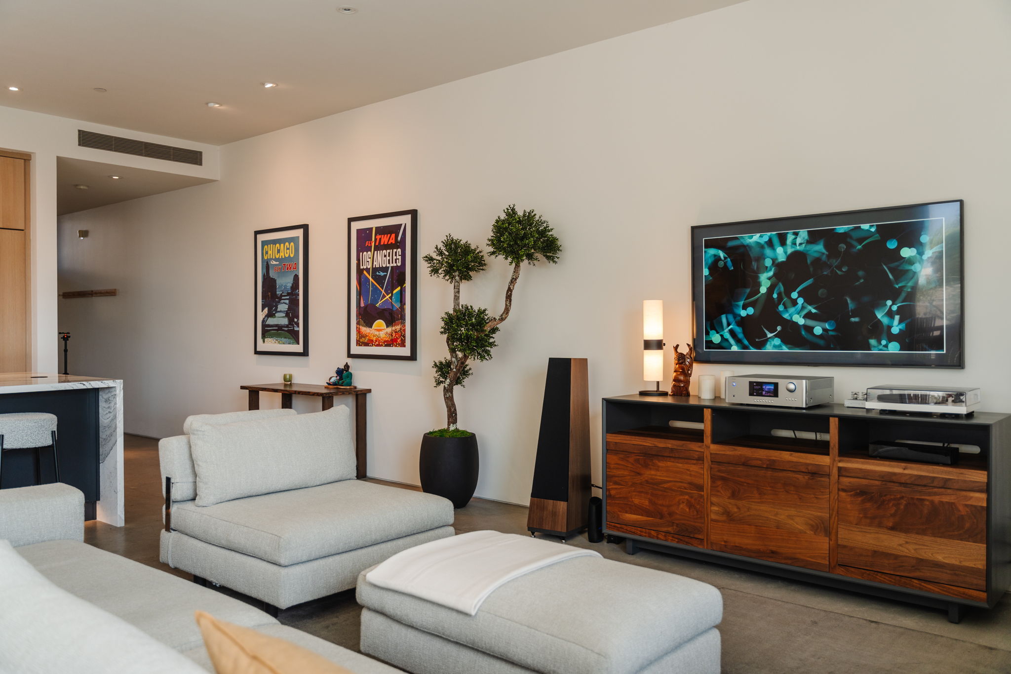 Condo interior photo 16