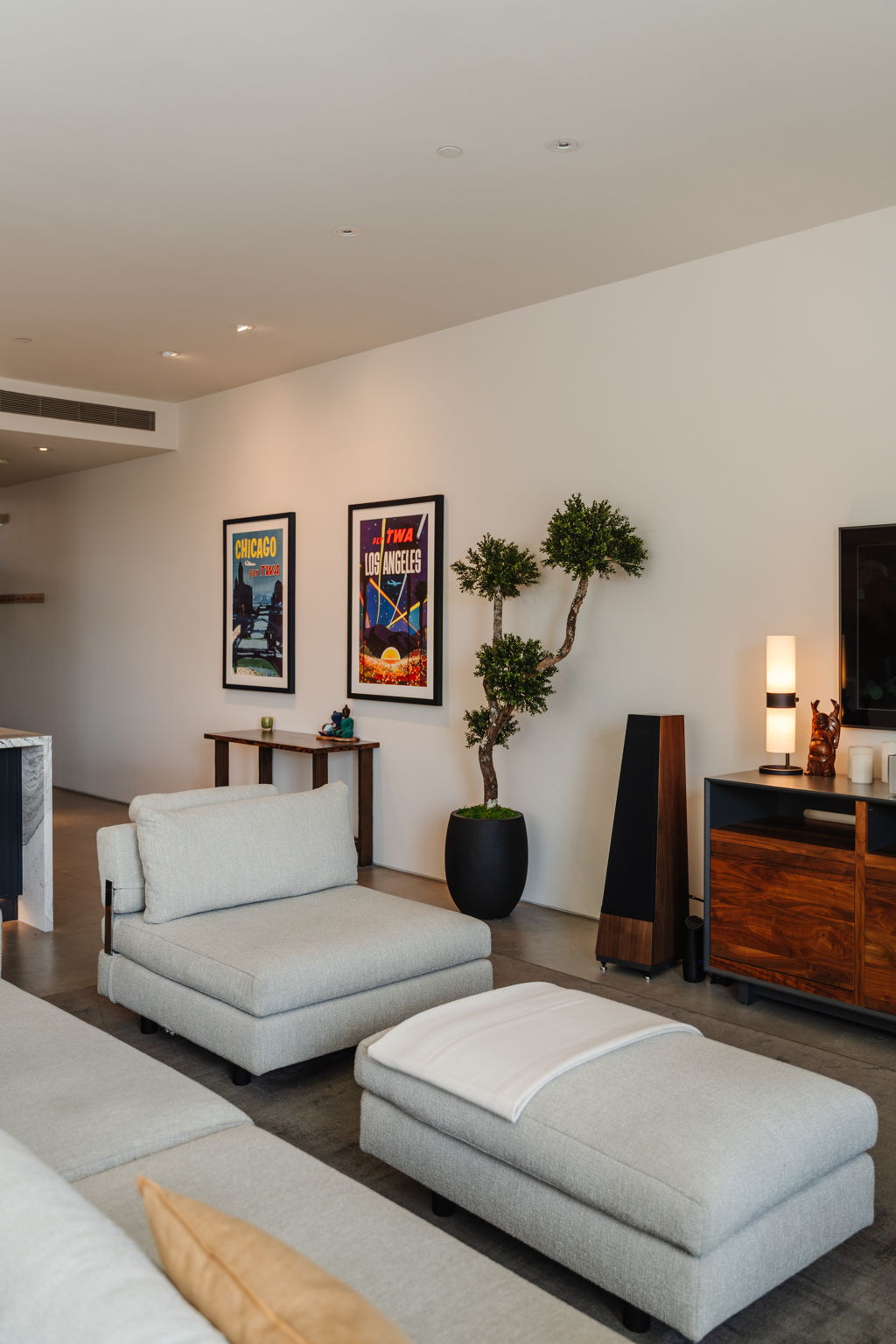 Condo interior photo 17
