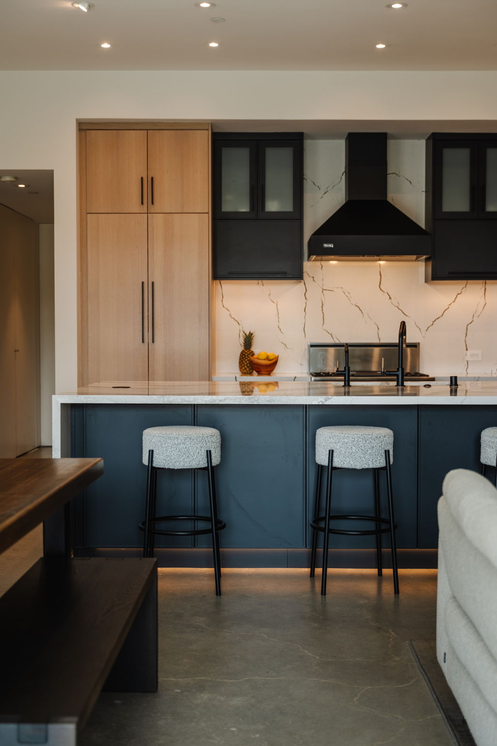Condo interior photo 19